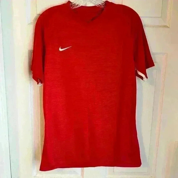 Nike Short Sleeve Dri-Fit Jersey Men's Medium Red Soccer Volleyball Golf - Picture 1 of 6